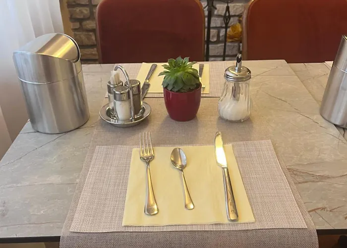 Baron Gautsch 로비니